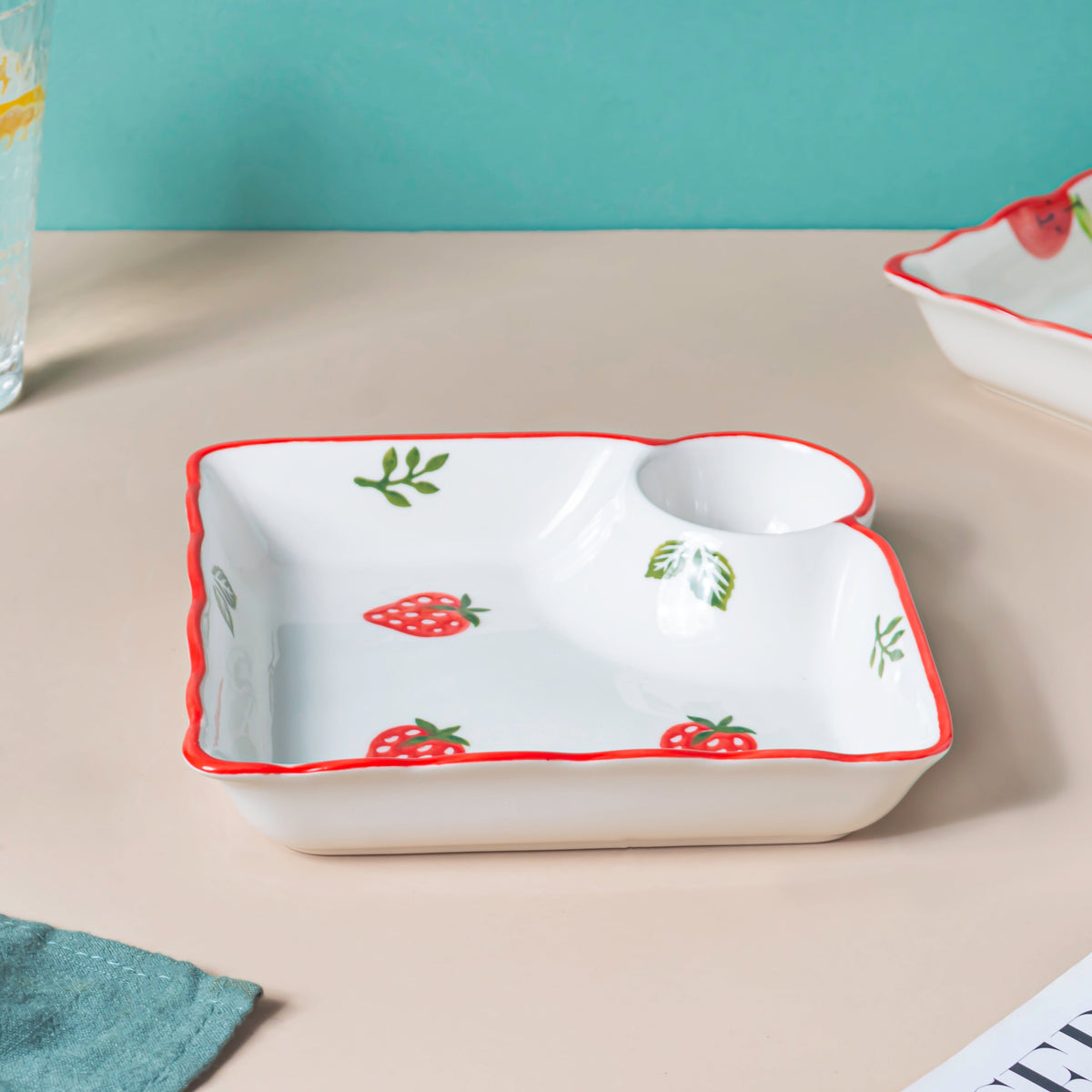 Berry Cute Strawberry Sectioned Plate Red Nestasia
