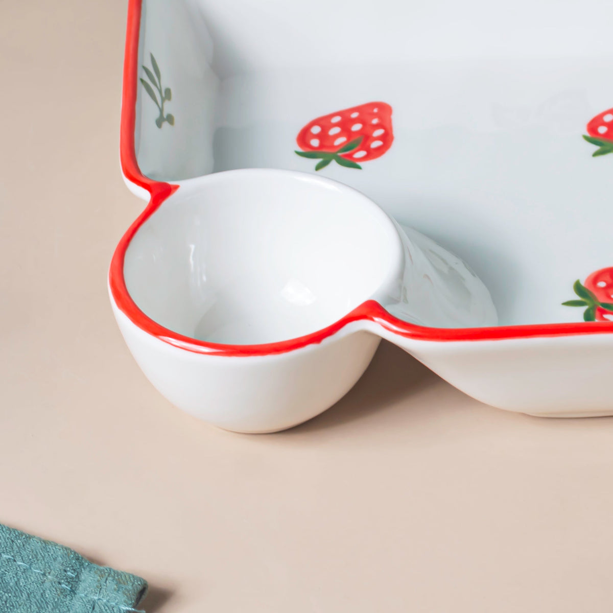 Berry Cute Strawberry Sectioned Plate Red Nestasia
