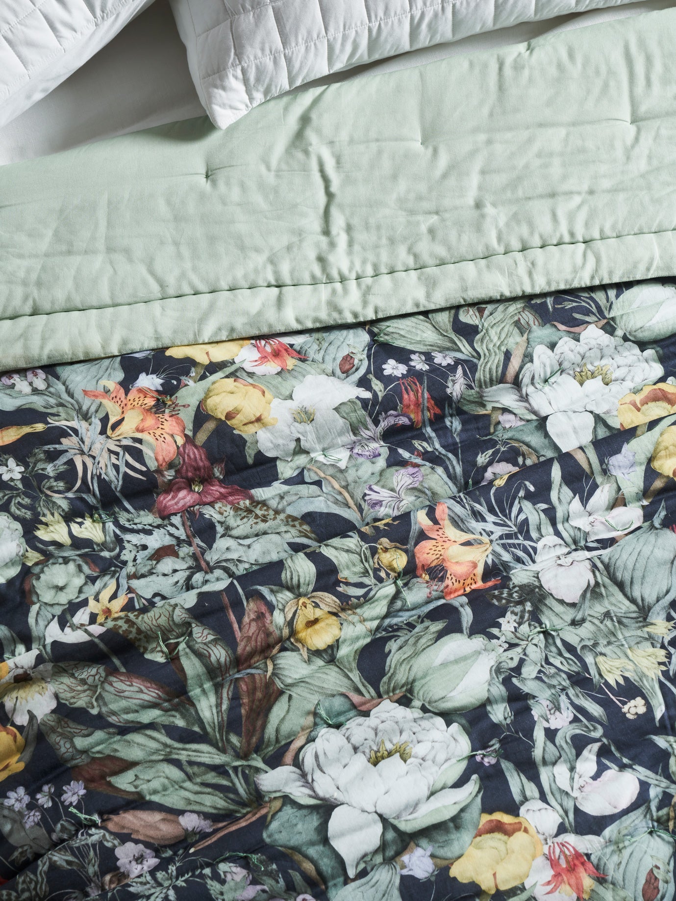 Wilde Blumen Reversible Printed Summer Quilt Contrast Living