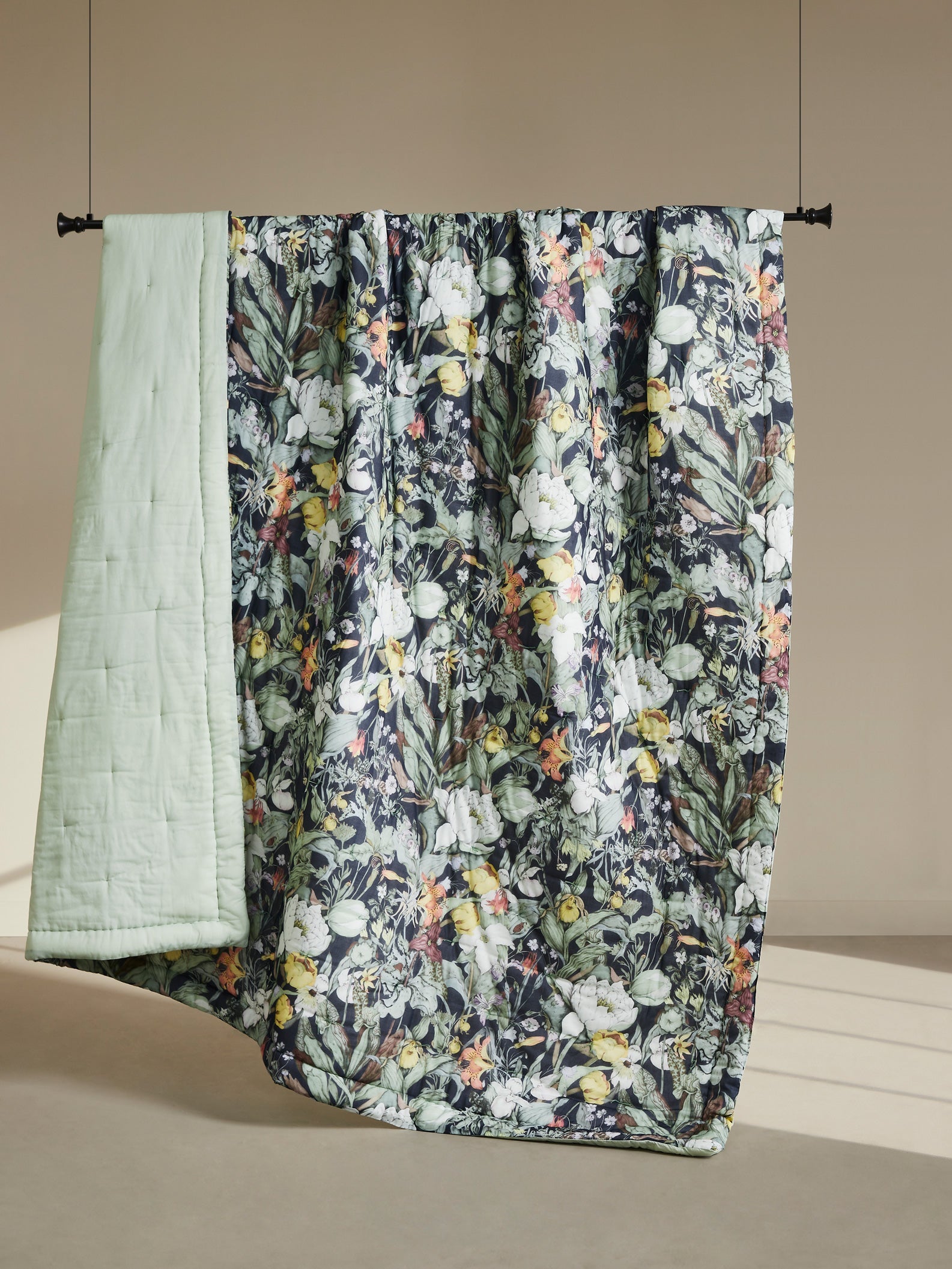 Wilde Blumen Reversible Printed Summer Quilt Contrast Living