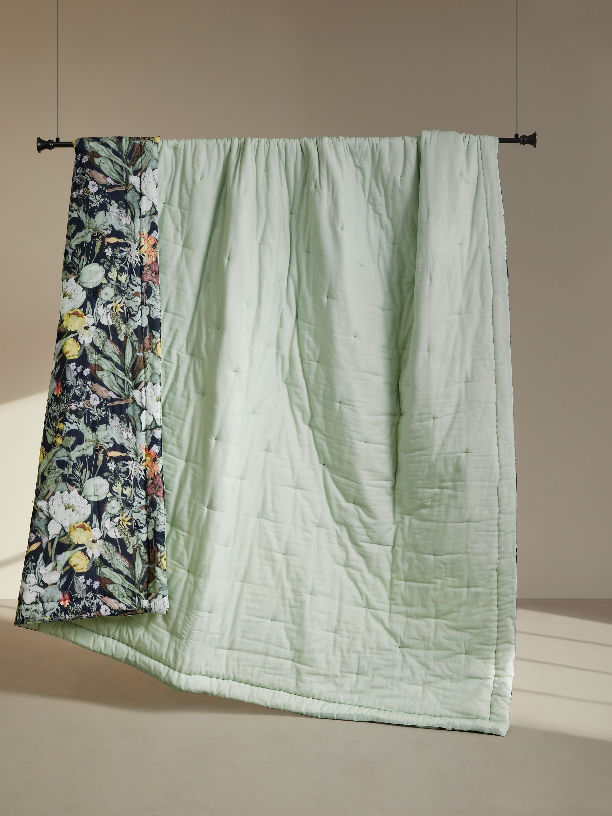 Wilde Blumen Reversible Printed Summer Quilt Contrast Living
