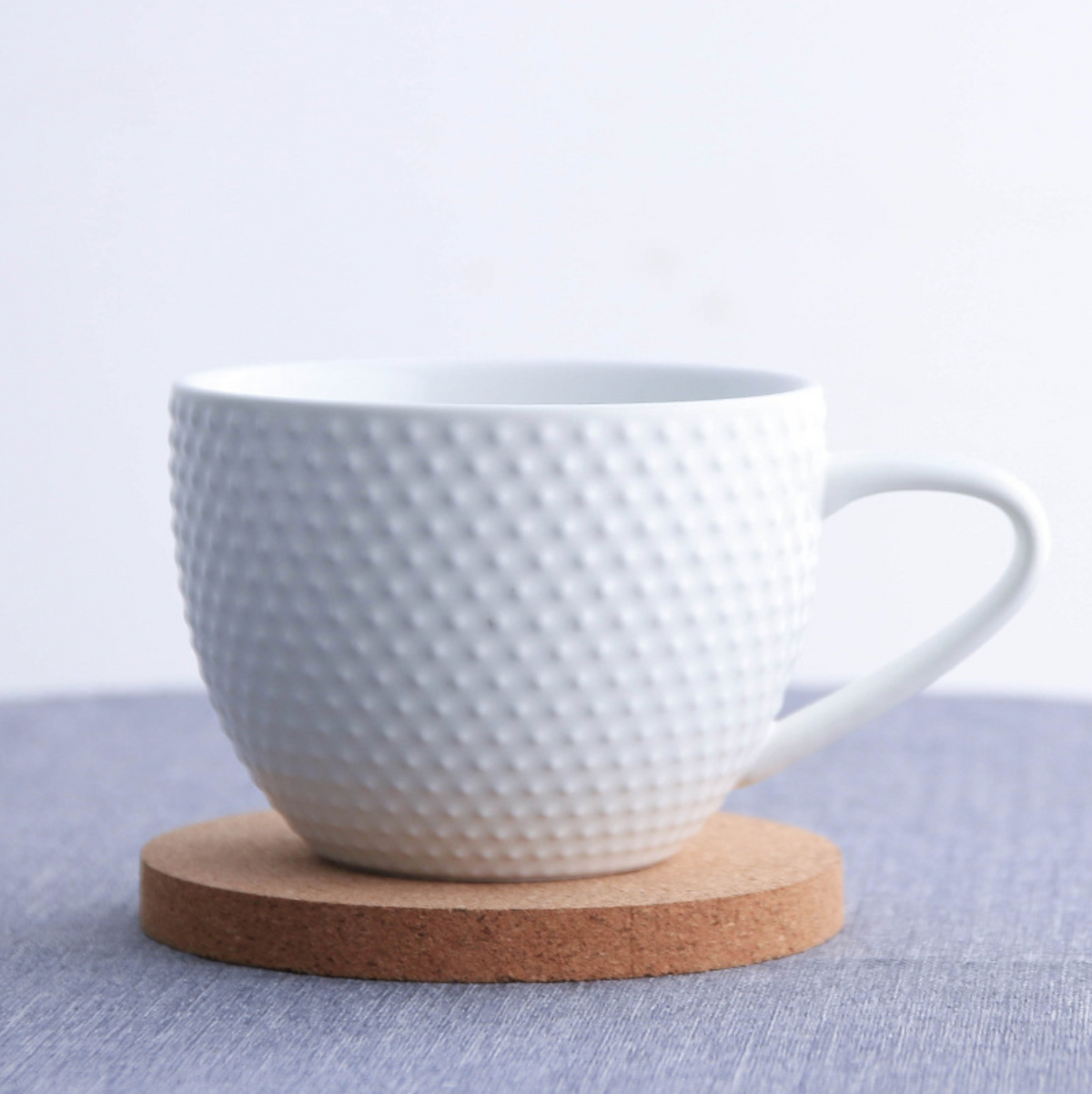 MAGNIFIQUE textured mug with cork coaster - white Nestasia