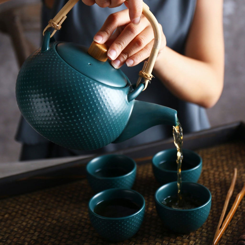 MAGNIFIQUE Textured Tea Pot Nestasia