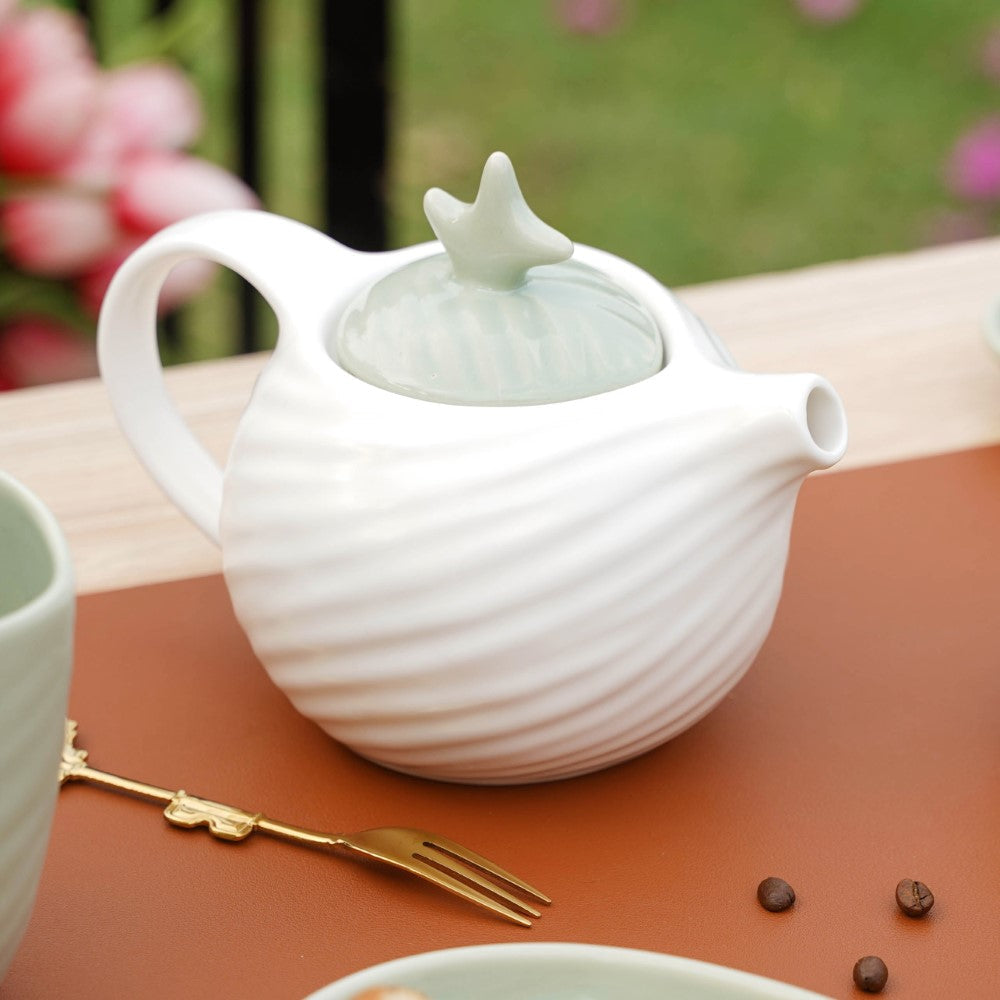 Taro Leaf Teapot With Lid Nestasia