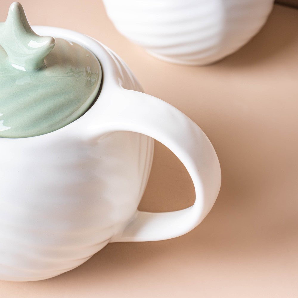 Taro Leaf Teapot With Lid Nestasia