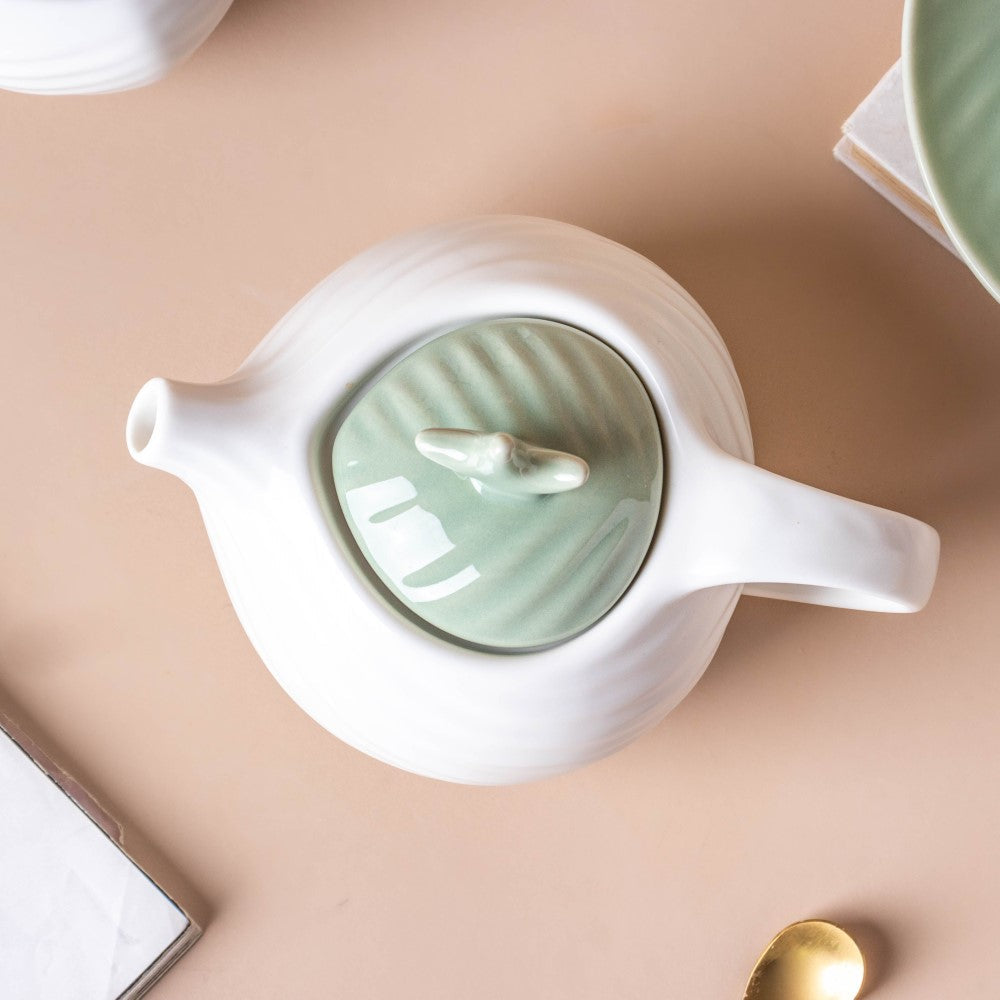 Taro Leaf Teapot With Lid Nestasia