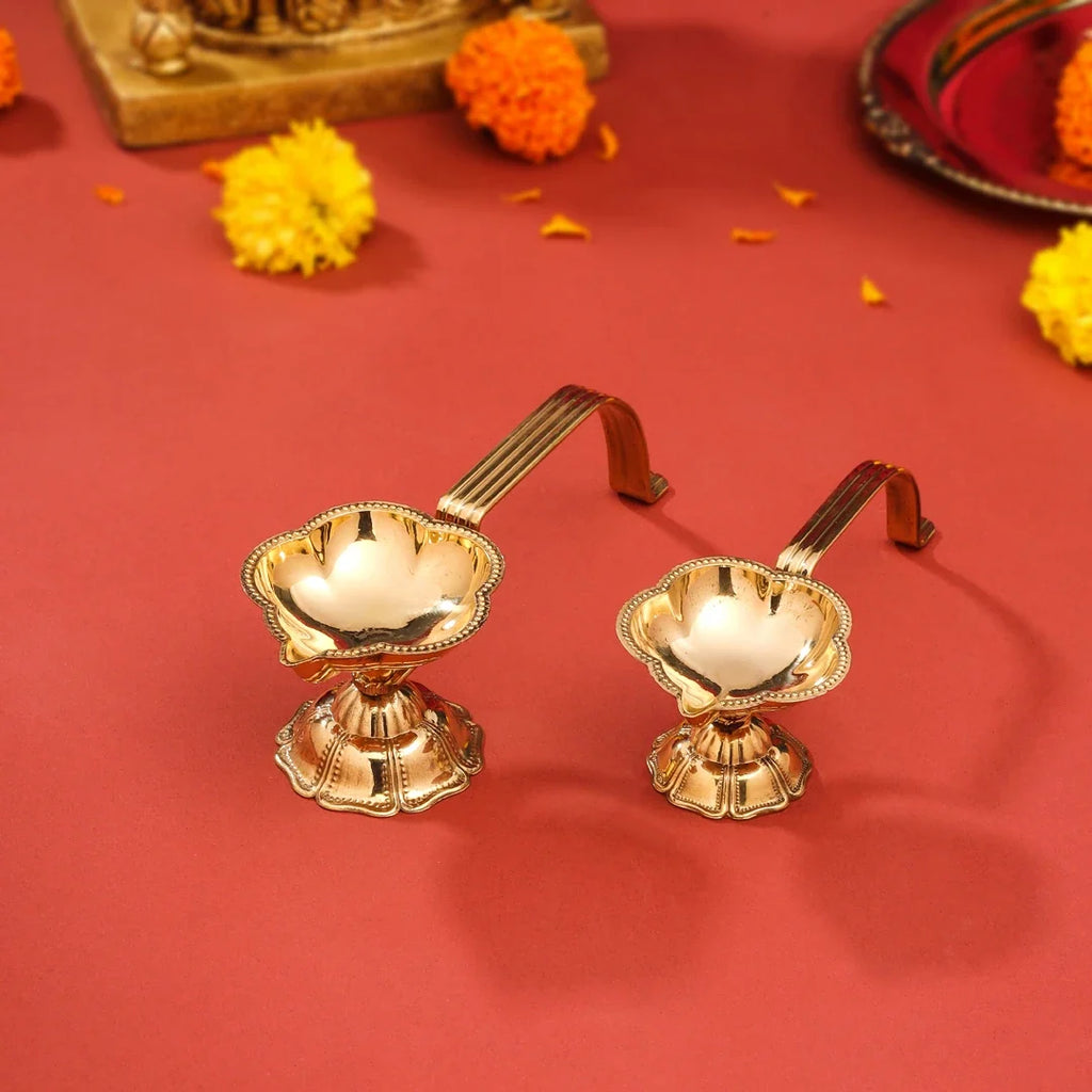 Brass Aarti Diya With Handle Vedansh Craft
