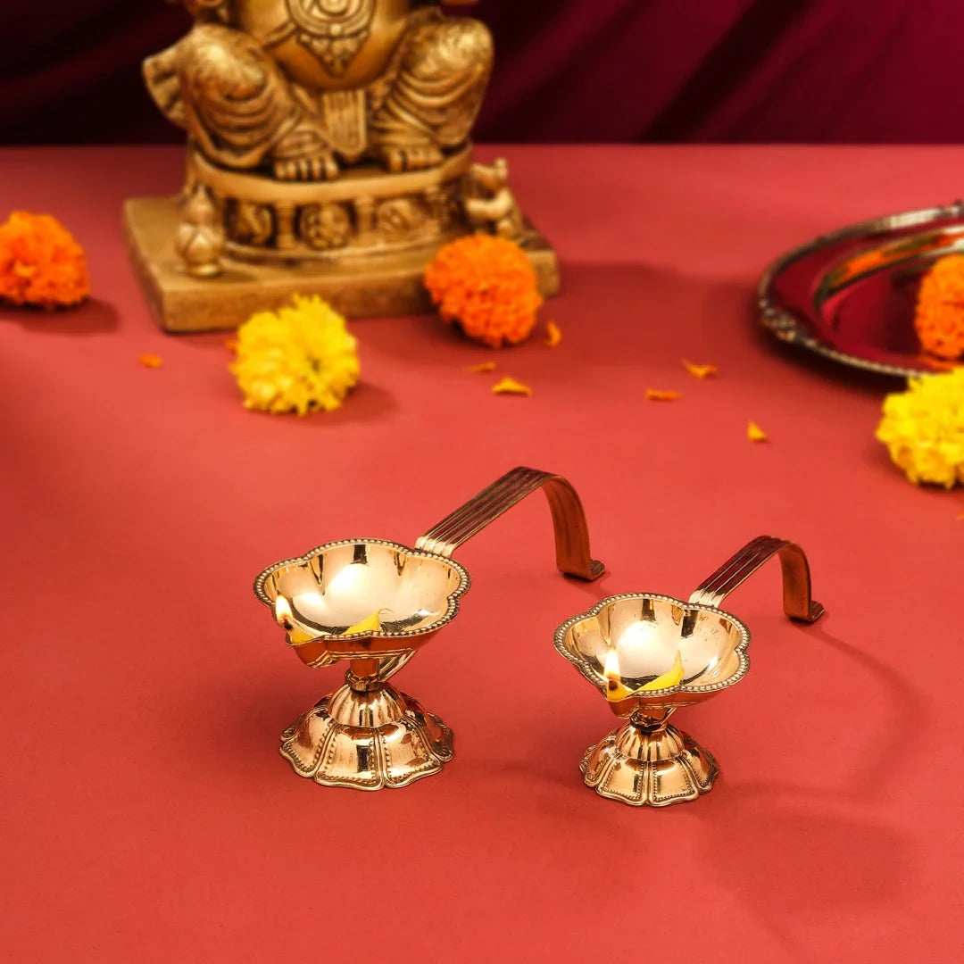 Brass Aarti Diya With Handle Vedansh Craft