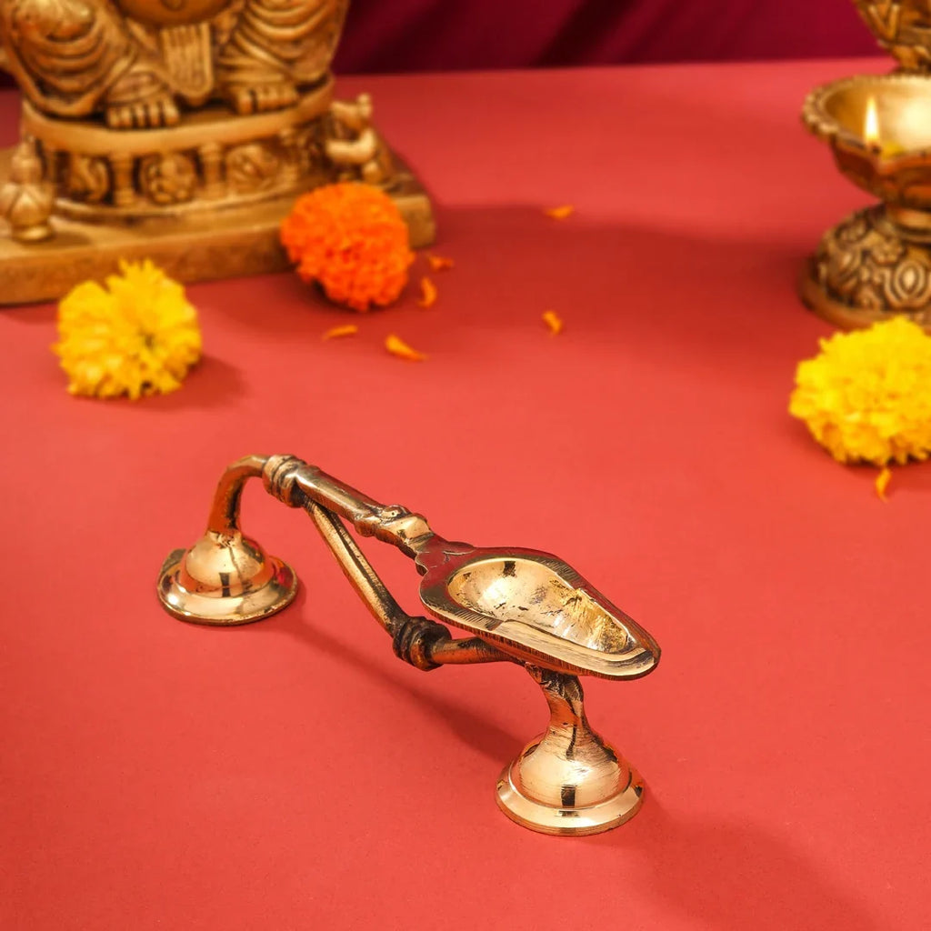 Brass Aarti Diya With Handle (7.5 Inch) Vedansh Craft