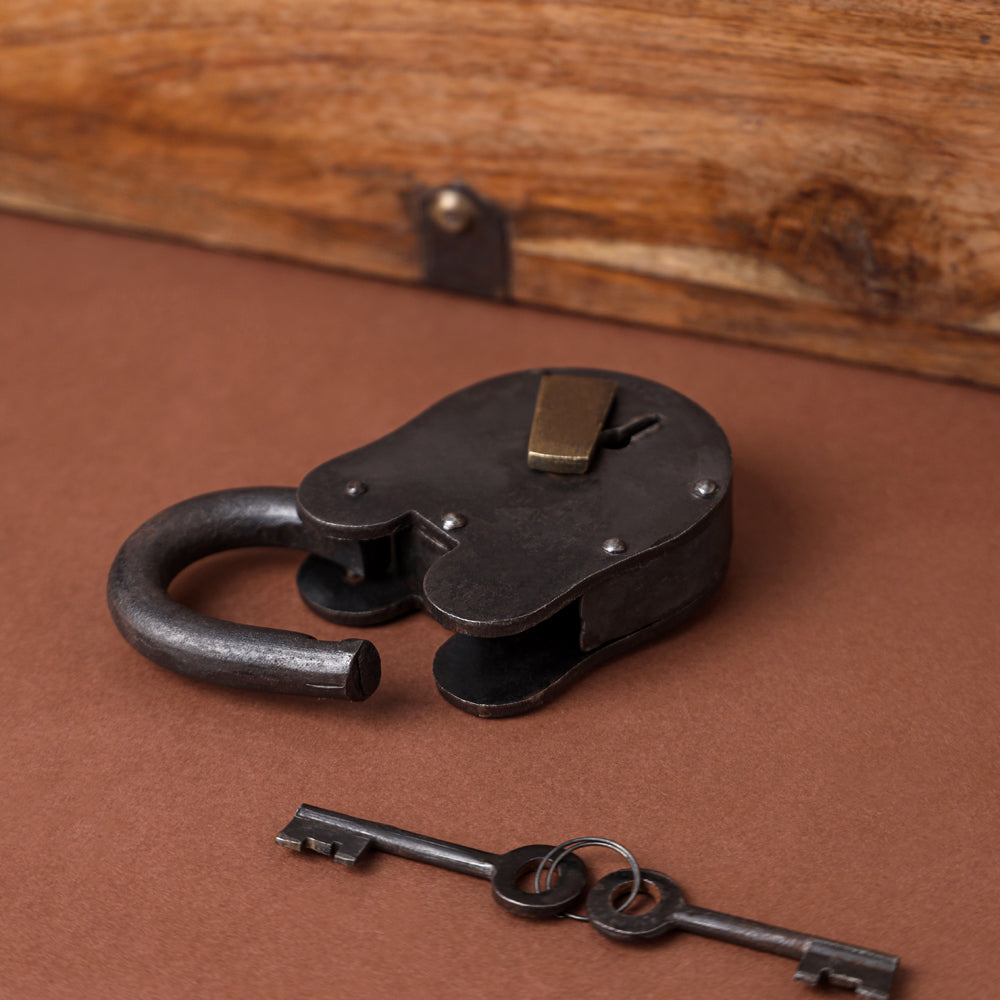Iron Door Lock With Two Keys Vedansh Craft