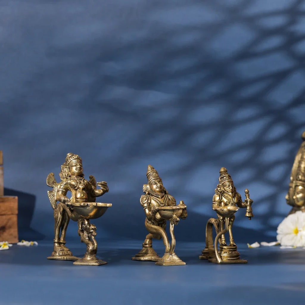 Brass Aarti Diya With Handle Vedansh Craft