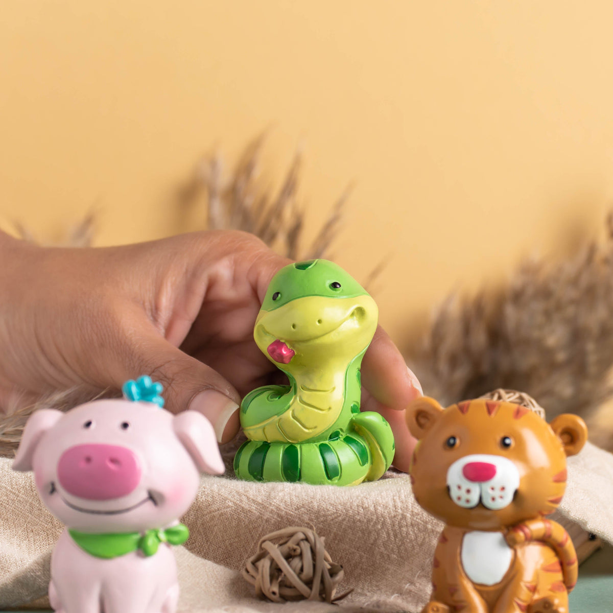 Miniature Animal Decor Nestasia