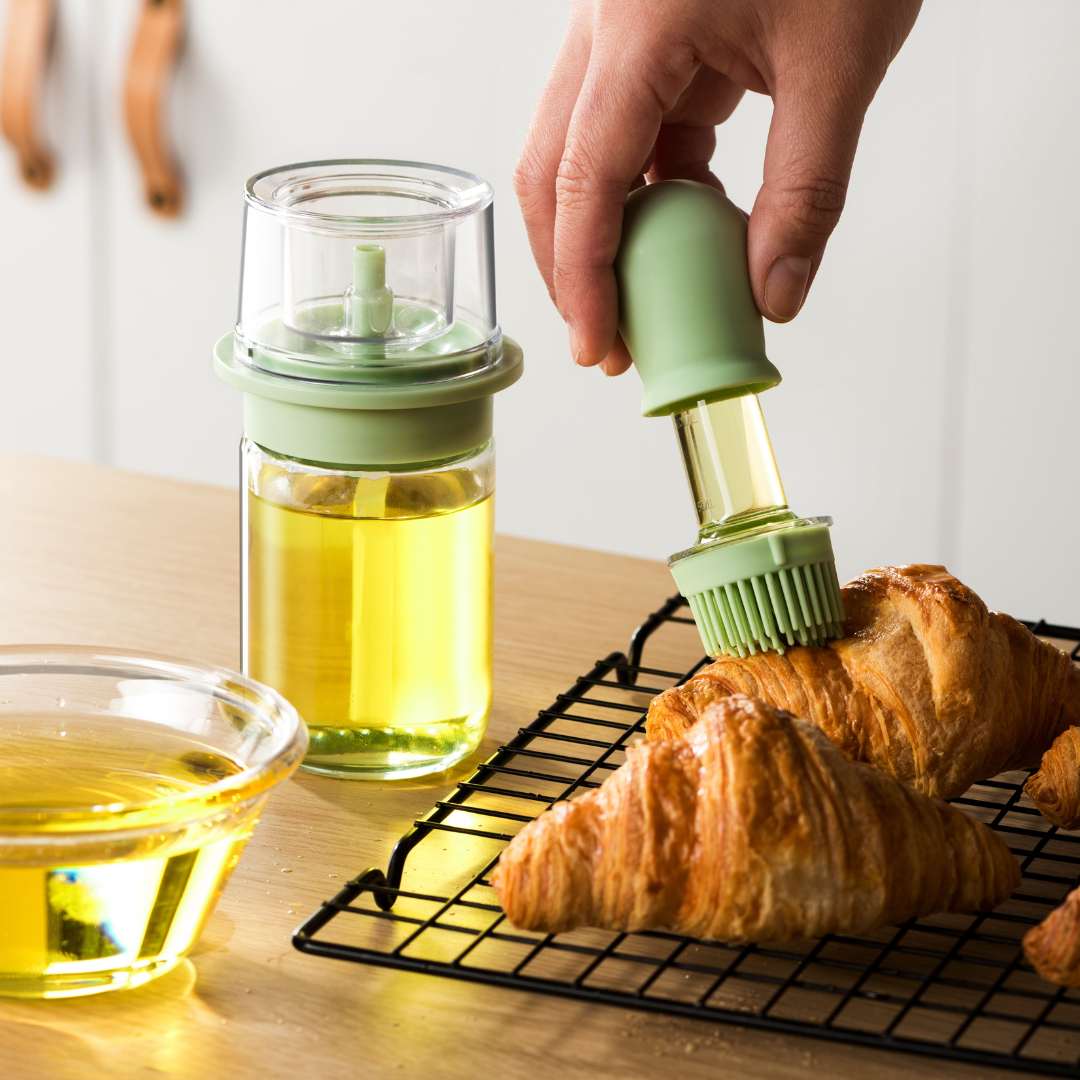 Two In One Oil Brush And Spray Bottle 180ml Green Nestasia
