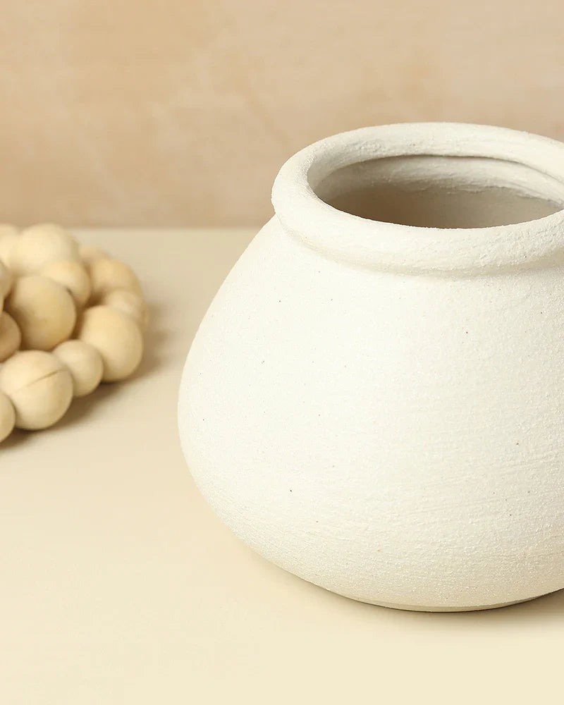 Smooth Finish Ceramic Vase for Clean Aesthetic Looks