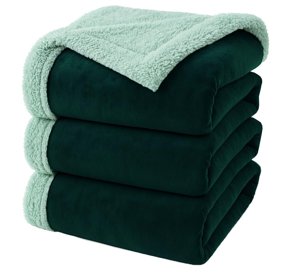 A Brand New - Umi Fleece Sherpa Blanket for Winter King Size 500GSM, Ultra Super Soft Luxury Fleece for Heavy Winter, Mid Winter & AC Room (88X90 Inches, Navy Green & White) Kafalo