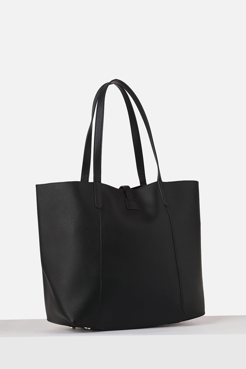 Van Heusen womens Handbag with Cross edge (Black)