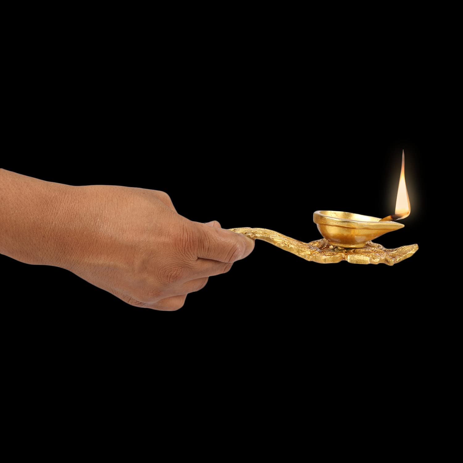 Artvarko Aarti Diya with Handle Brass Decorative Puja Accessory Camphor Burner lamp Aarti for Navratra, Diwali Gifts Home Decor 7 Inch