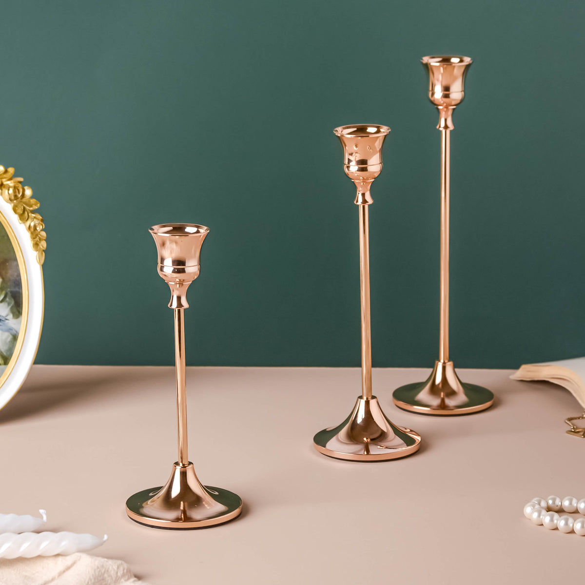 Glossy Gold Candle Stand Nestasia