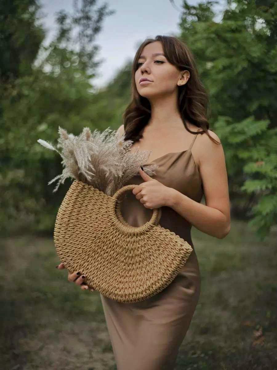 MAIRO LIFESTYLE Straw Wicker Handmade Boho Summer Beach Round Tote Moon Bag (Brown Large)