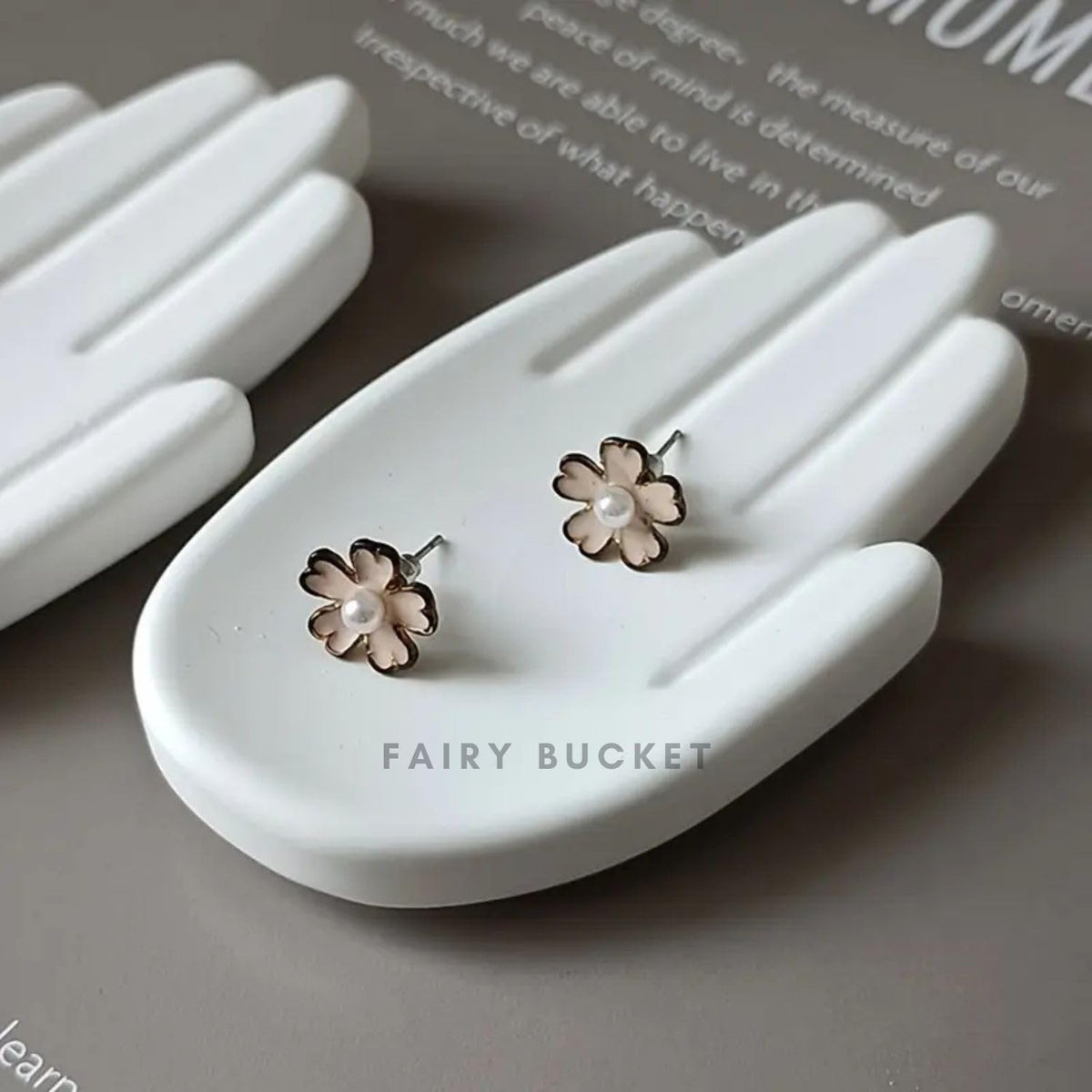 FAIRY BUCKET ™ 2 Pcs Concrete Palm Jewelry Tray & Candle Stand – Decorative Trinket Dish for Rings, Earrings, Necklaces, Bracelets, Watches – Ideal Birthday, Mother's Day, & Christmas Gift for Women