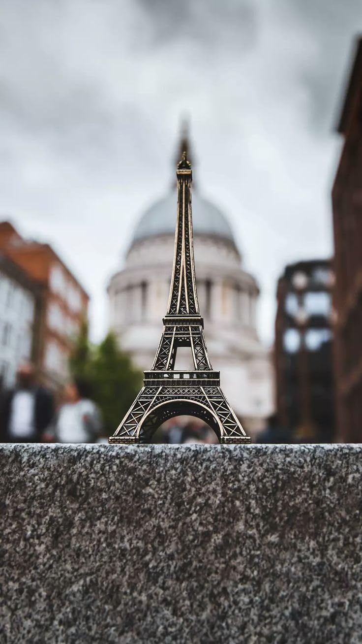 Paris Eiffel Tower Metal Decorative Miniature Replica Small Building Metal Eiffel Tower Antique Vintage Statue for Desktop Souvenir, Office Desk, Decorative Showpeice for Homedecor, Desk Decor (15 cm)