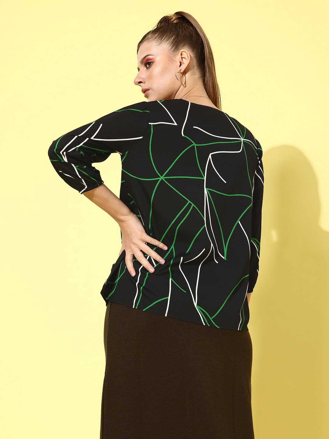 Style Qwuotient Women Black & Green Geometric Print Wrap Top