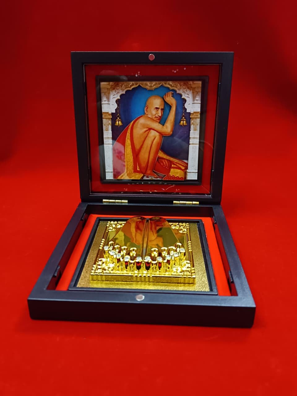 MANTRA SOUVENIR Yantram 3D Gajanan Maharaj Charan Paduka Frame Box Pocket Temple | Devotional Frame with Golden Paduka | Home Temple Decor, Pooja Room Decoration, Spiritual Gift for Home & Office