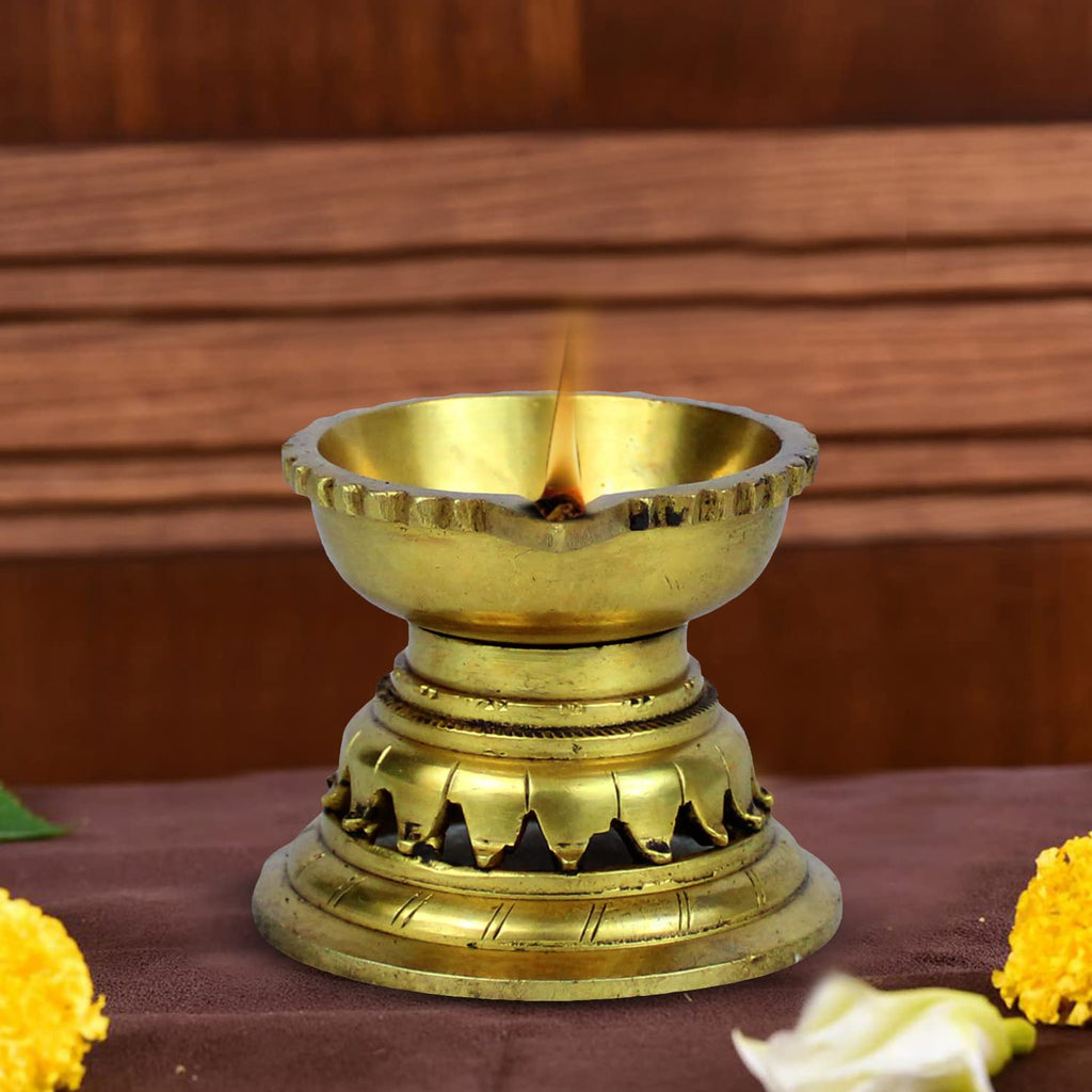 Artvarko Ethnic Carved Desiner Brass Diyas for Pooja | Deepak for Puja Aarti | Oil Lamp | Pooja Articles Home Décor Item | Showpieces | House Warming Decoration | Religious Diwali Gifts