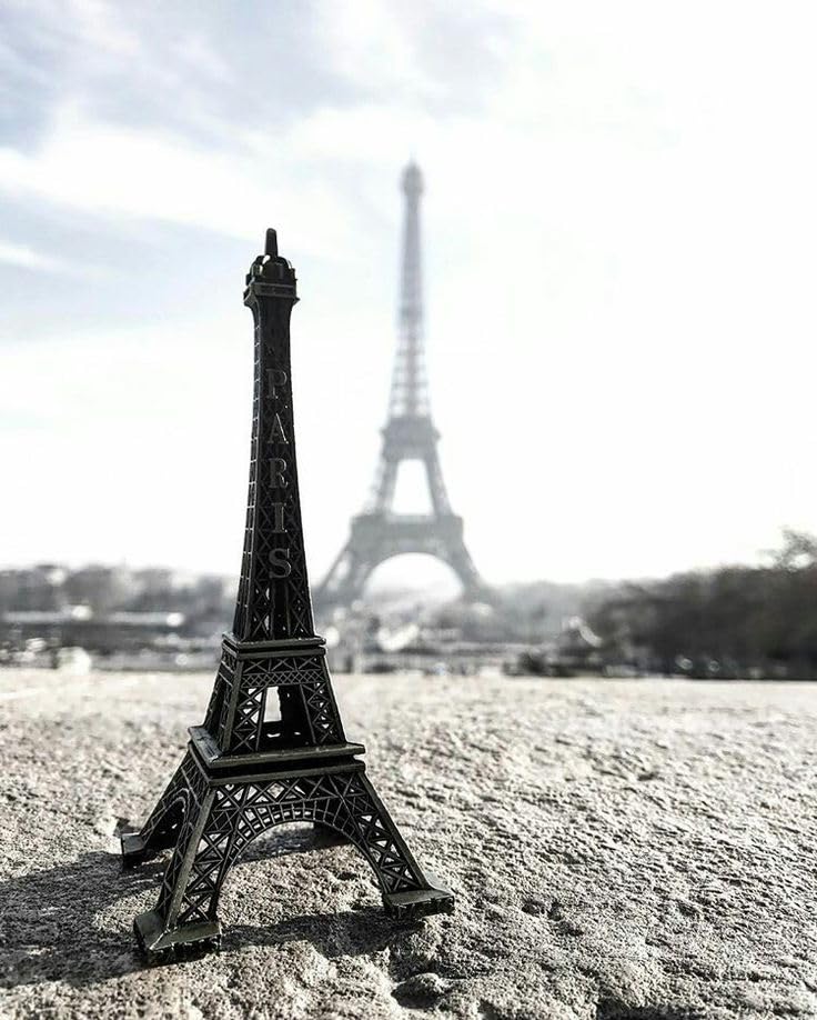 Paris Eiffel Tower Metal Decorative Miniature Replica Small Building Metal Eiffel Tower Antique Vintage Statue for Desktop Souvenir, Office Desk, Decorative Showpeice for Homedecor, Desk Decor (15 cm)