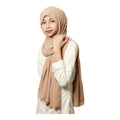 URSHIA PEARL MOTI LATKAN HIJAB/DIAMOND GEORGETTE LATKAN HIJAB (NUDE)