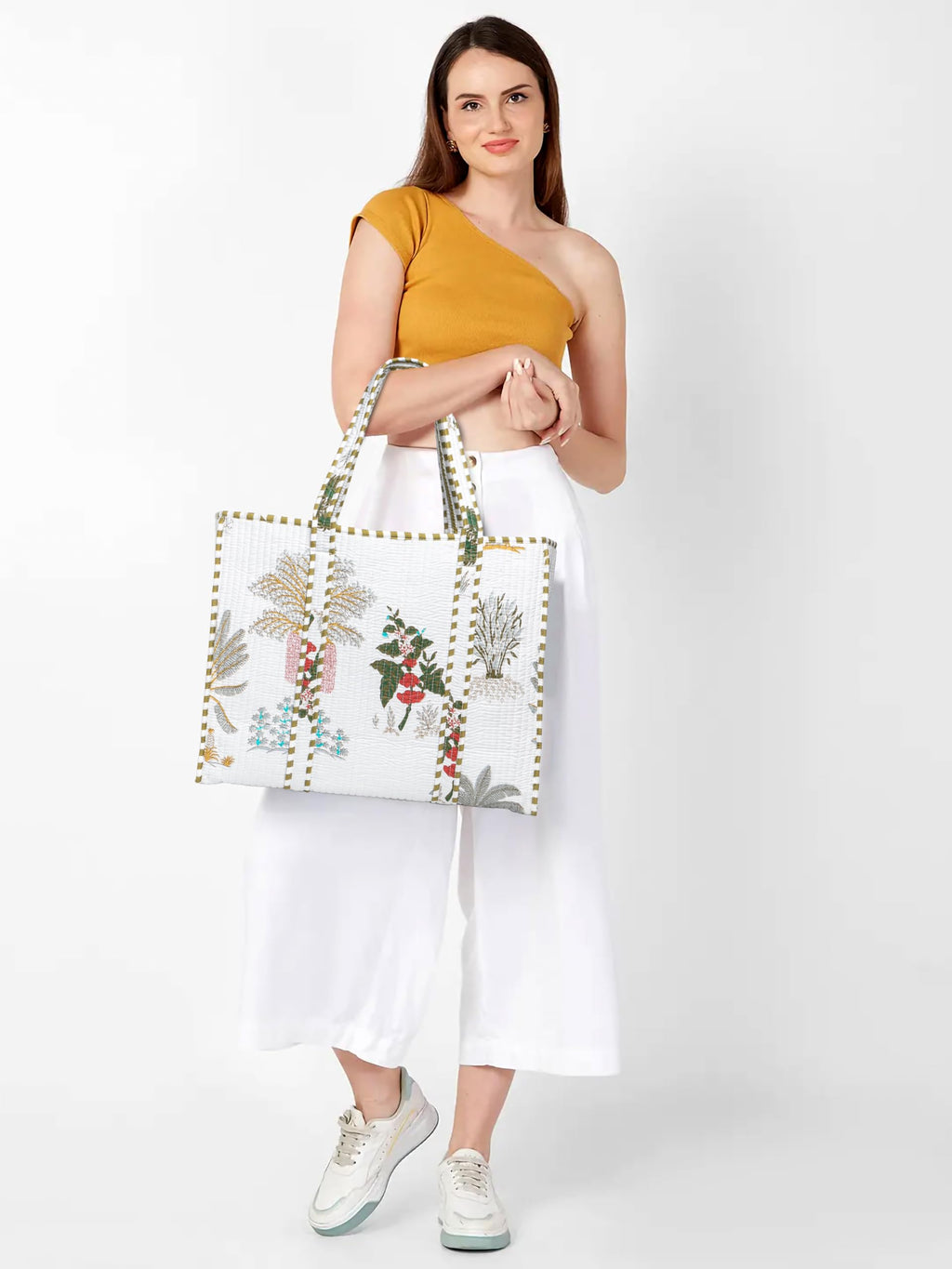 MITTICO Quilted Tote Bag with Matching Pouch Set for Women – Large Cotton Shoulder Handbag with Zipper | Lightweight Multipurpose Travel, Office & Everyday Tote Bag | White Floral Print