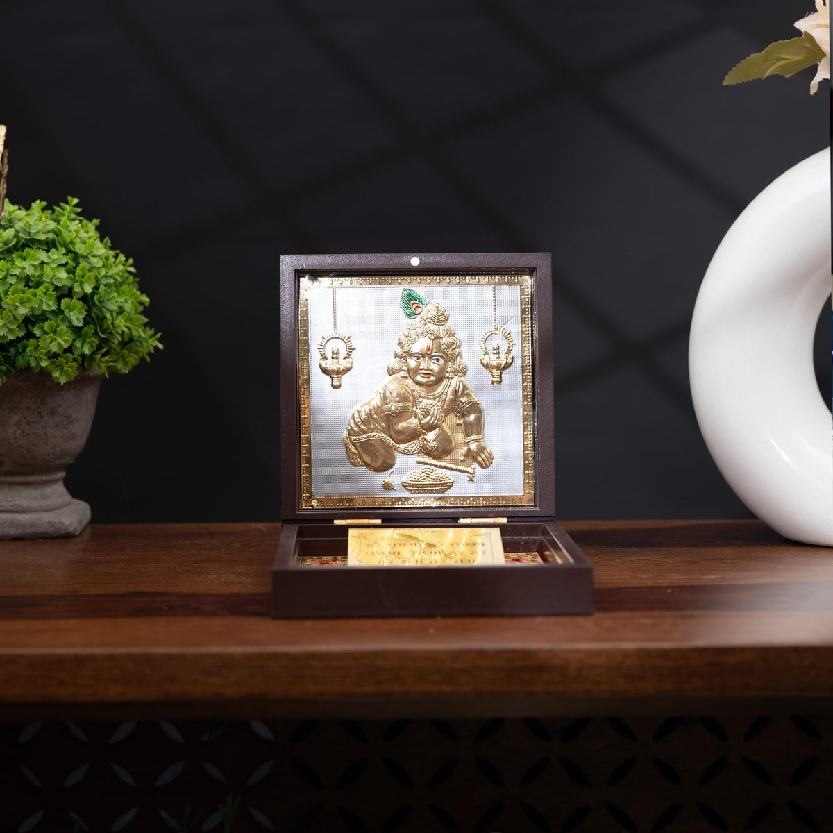 Idolkart Balkrishna Pocket Temple 24 Karat Gold Coated - Krishna Photo Frame, Gift, Krishna Charan Paduka Box, for Wealth, Prosperity and Vastu Benefits - Gift for Diwali - 2x4 Inch