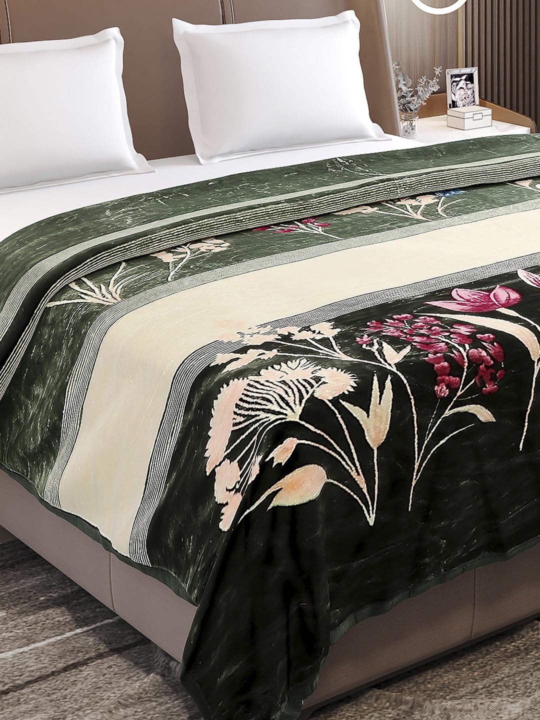 Monte Carlo Unisex Roman Box Double Bed No Reversible 1 Ply 550 GSM | 3 KG Heavy Winter Blanket (160 X 220) (220 X 240) (Green White) Kafalo