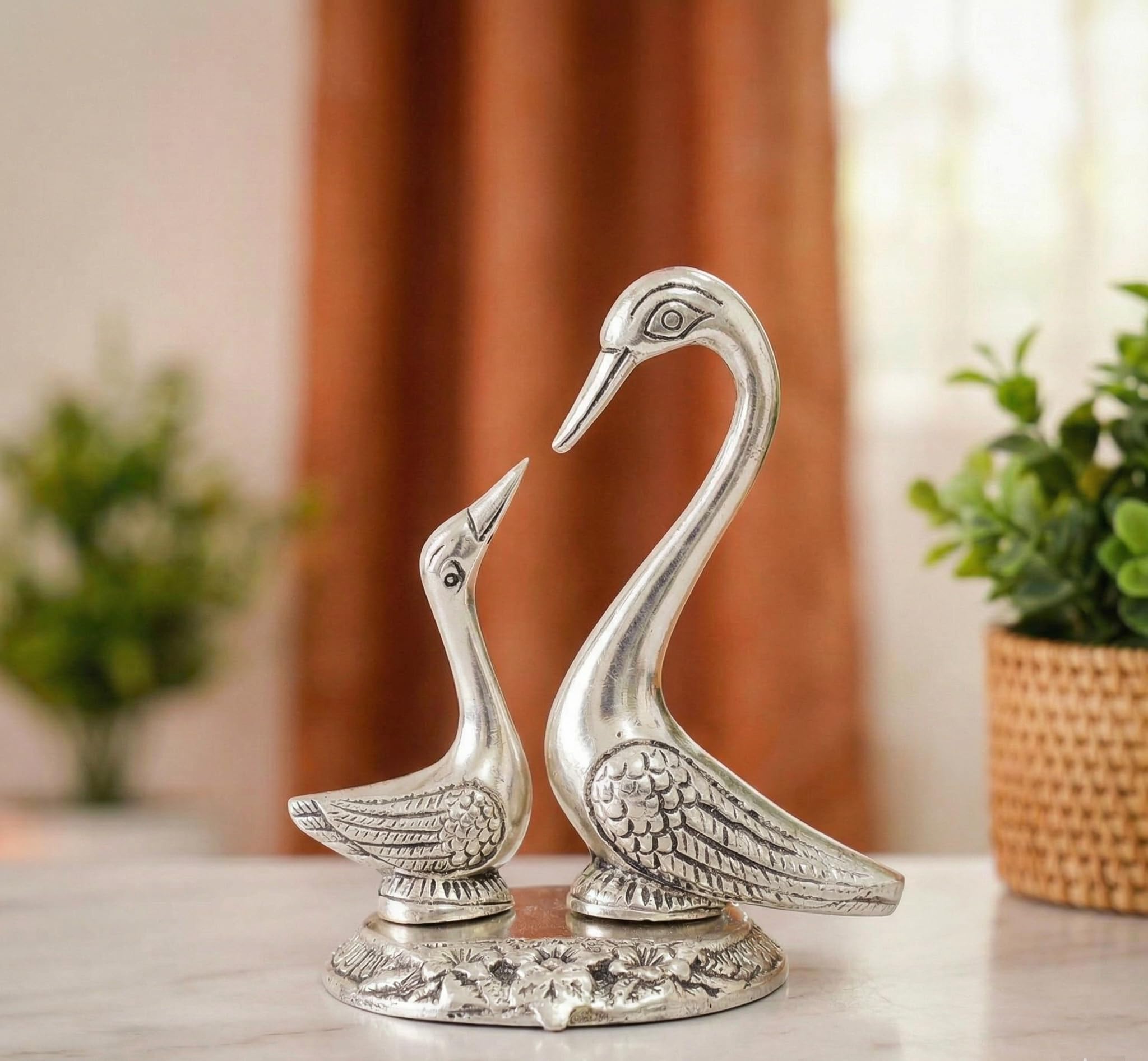 KridayKraft Love Birds Swanset Pair of Kissing Duck Metal Statue,Love for Romantic Gift to Boy Friend,Girlfriend,Animal Lover Friends, Decor Your Home,Office,Showcase,Animal Showpiece Figurines.