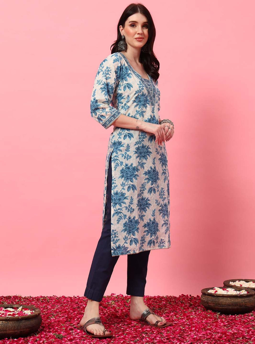MAHUKAA Blue Floral V-Neck Straight Kurta with Screen Print