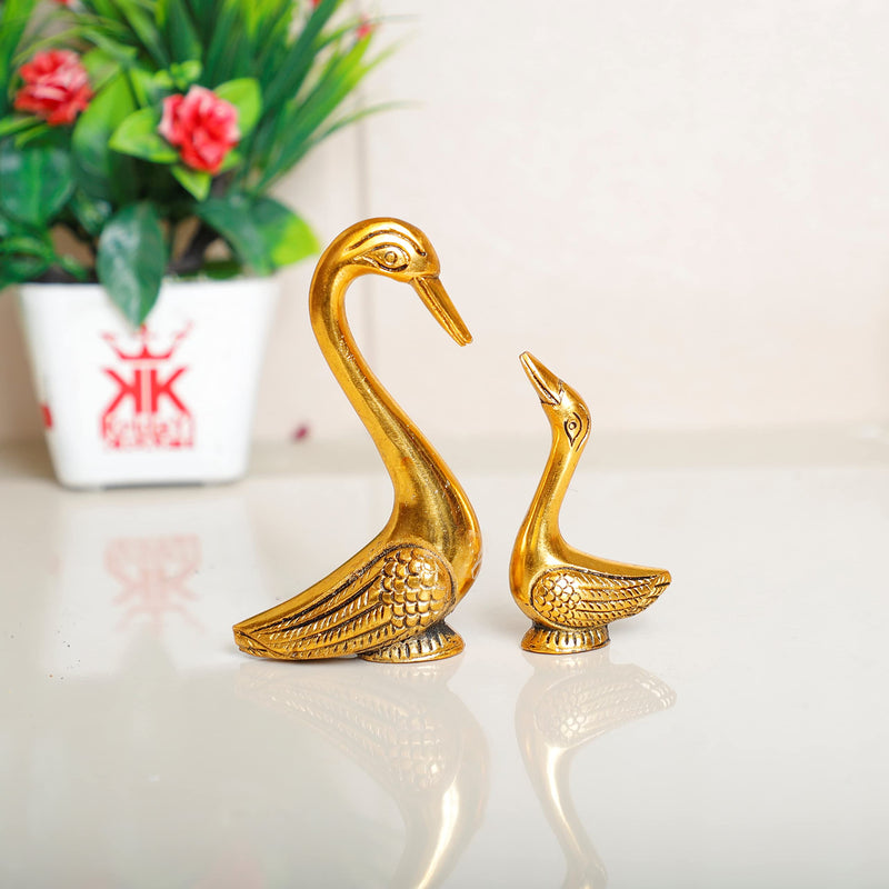 Prince Home Decor & Gifts Love Birds swan metal Showpiece Set - Pair of Kissing Duck ( Golden )