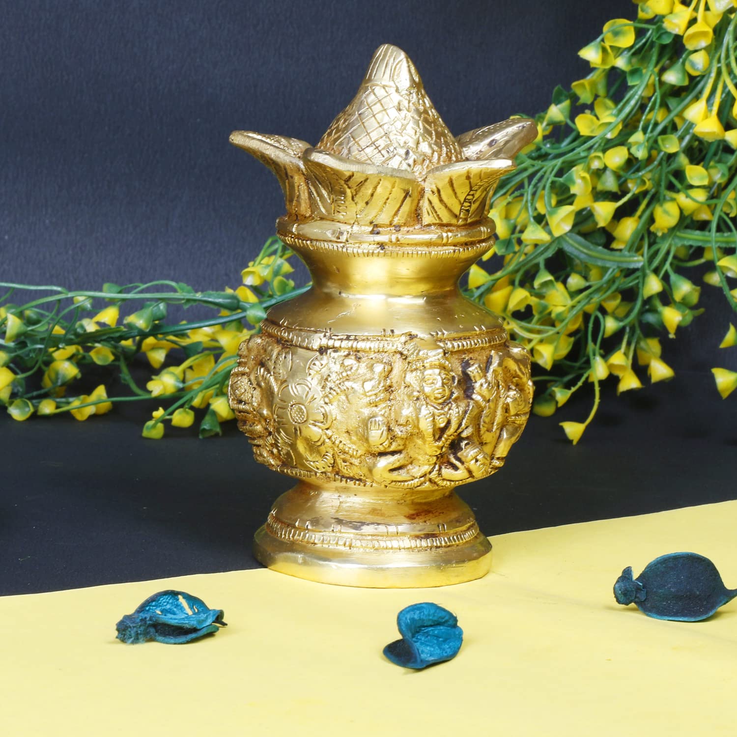 ARTVARKO Brass Laxmi Ganesh Kalash with Coconut Lakshmi Ganesha Kalash Manglam Nariyal Leaf Puja Temple Home Decorative Items 6 Inches