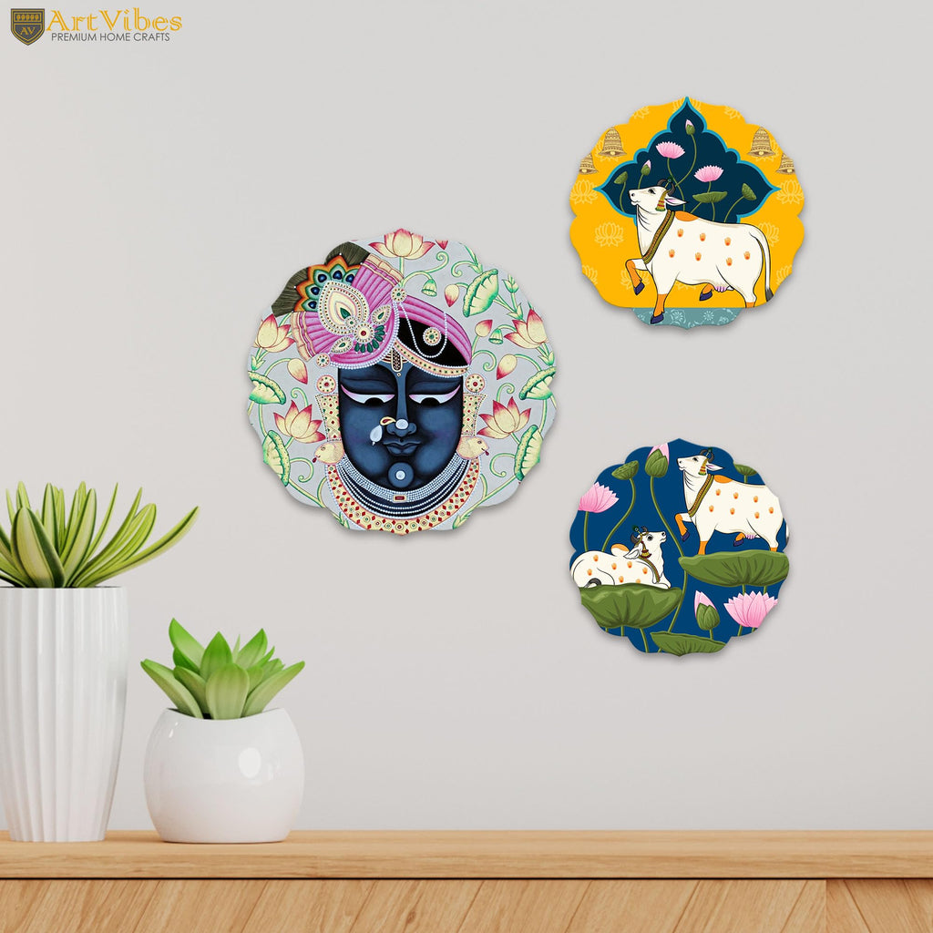 Artvibes Shrinath Ji & Sacred Cow Pichwai Art Round Shape MDF Wooden Wall Decor Items | Living Room | Handcrafted Art | Wall Illustrations | Art Print | Aesthetic Wall Art | Gift (WH_8803NN), Set of 2
