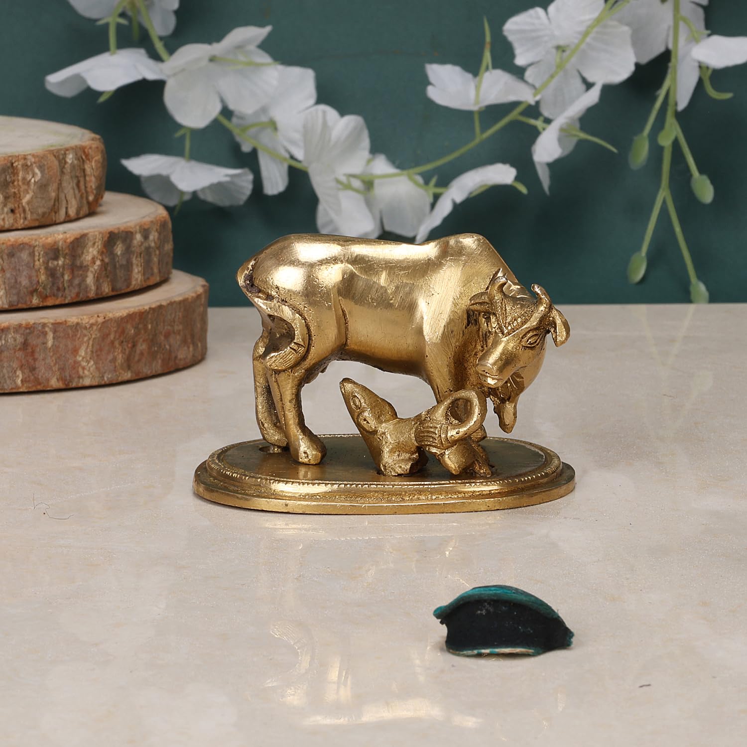 ARTVARKO Brass Kamdhenu Cow and Calf, Vastu Gau MATA Idol, Vastu Nandi Religious Showpiece, Temple Puja Home Décor 3 Inch