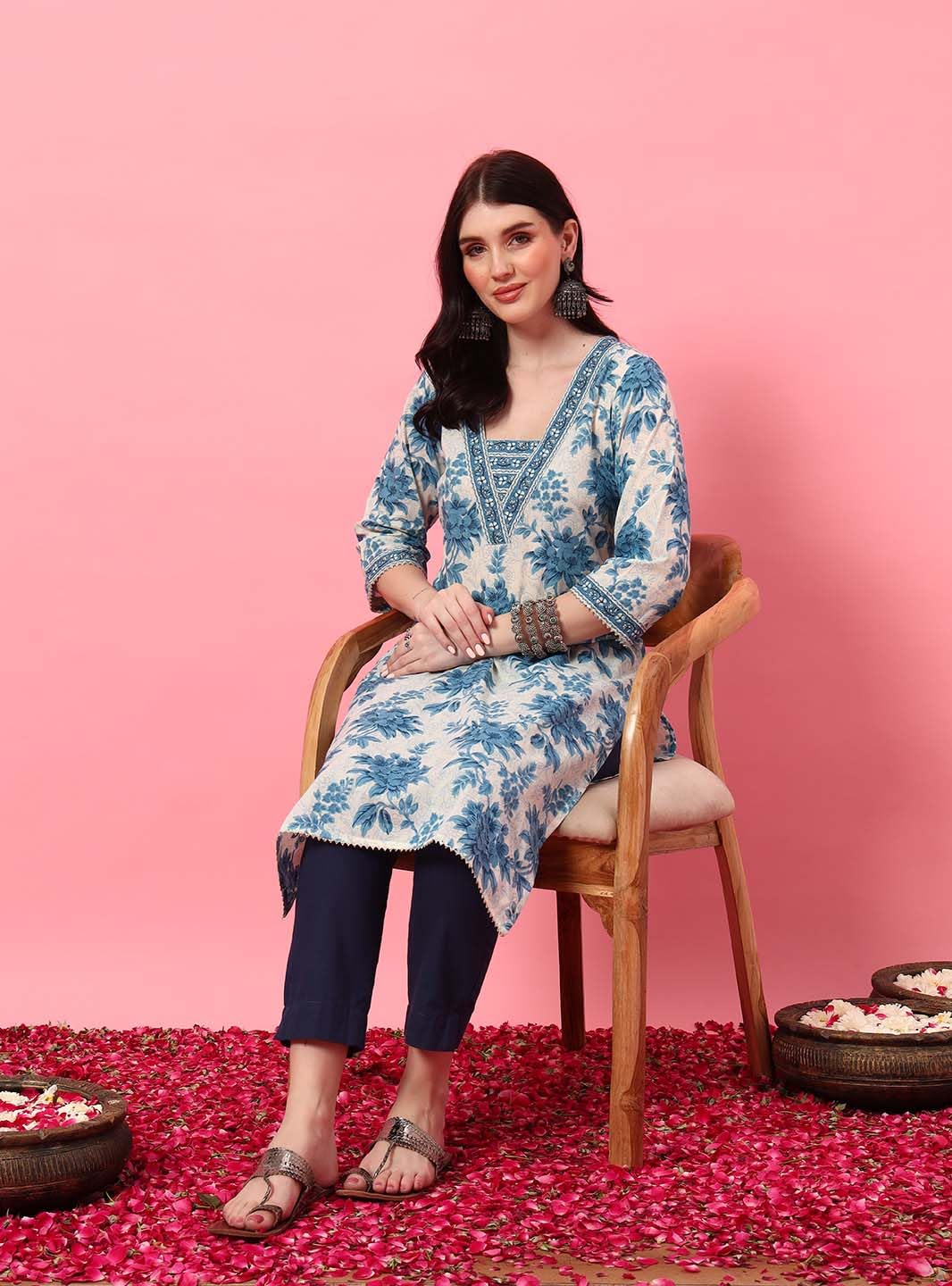MAHUKAA Blue Floral V-Neck Straight Kurta with Screen Print