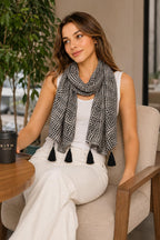 Women's Printed cotton Scarf with Tassels, Lightweight Boho Stole, 180x50 cm, All Seasons (Black and white)