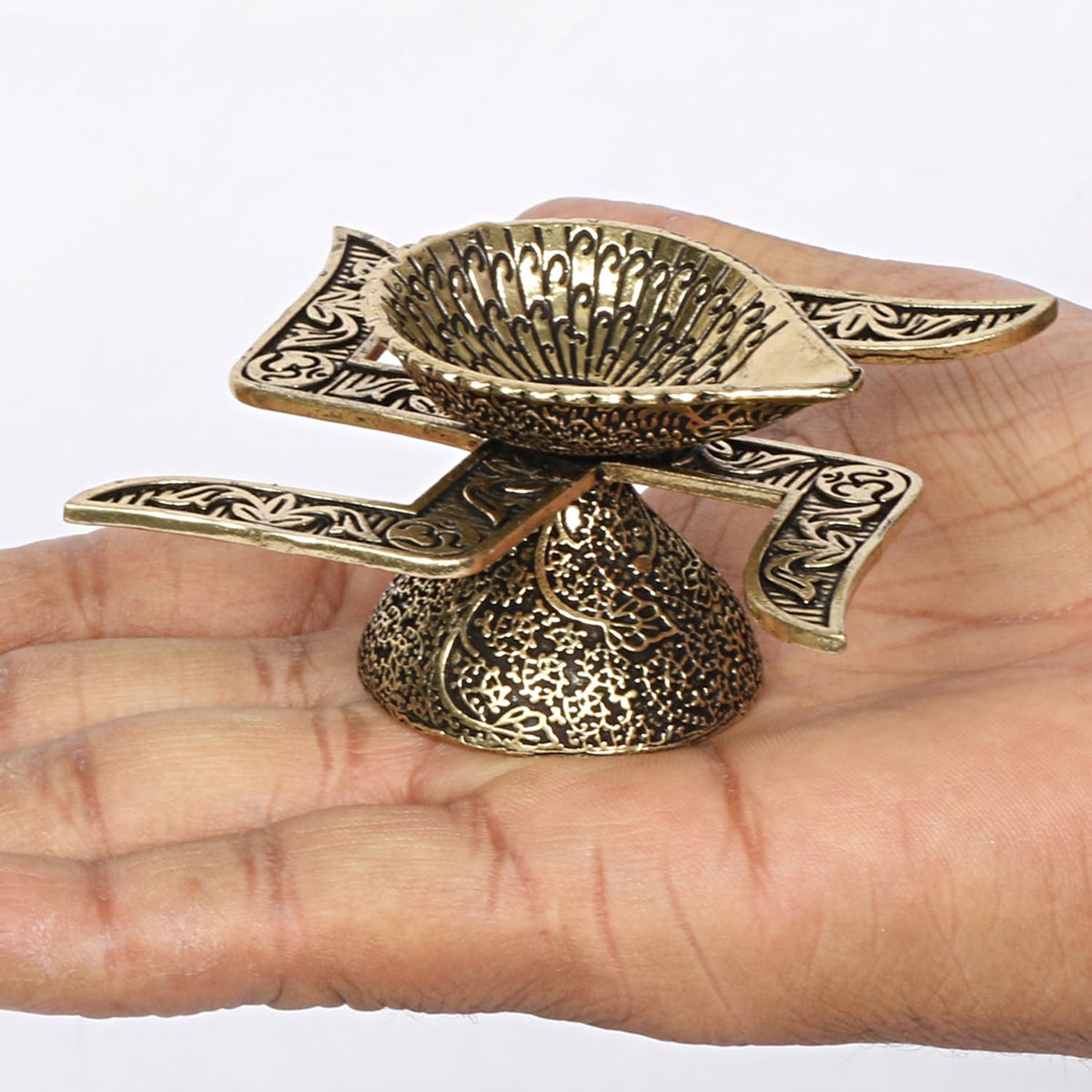 Artvarko Brass Om Swastik Diya Oil Lamp for Home Gallery Entrance Temple Decor Diwali Decorative Table Deepak Deepam Gift.(Small 7x7x4 cm)