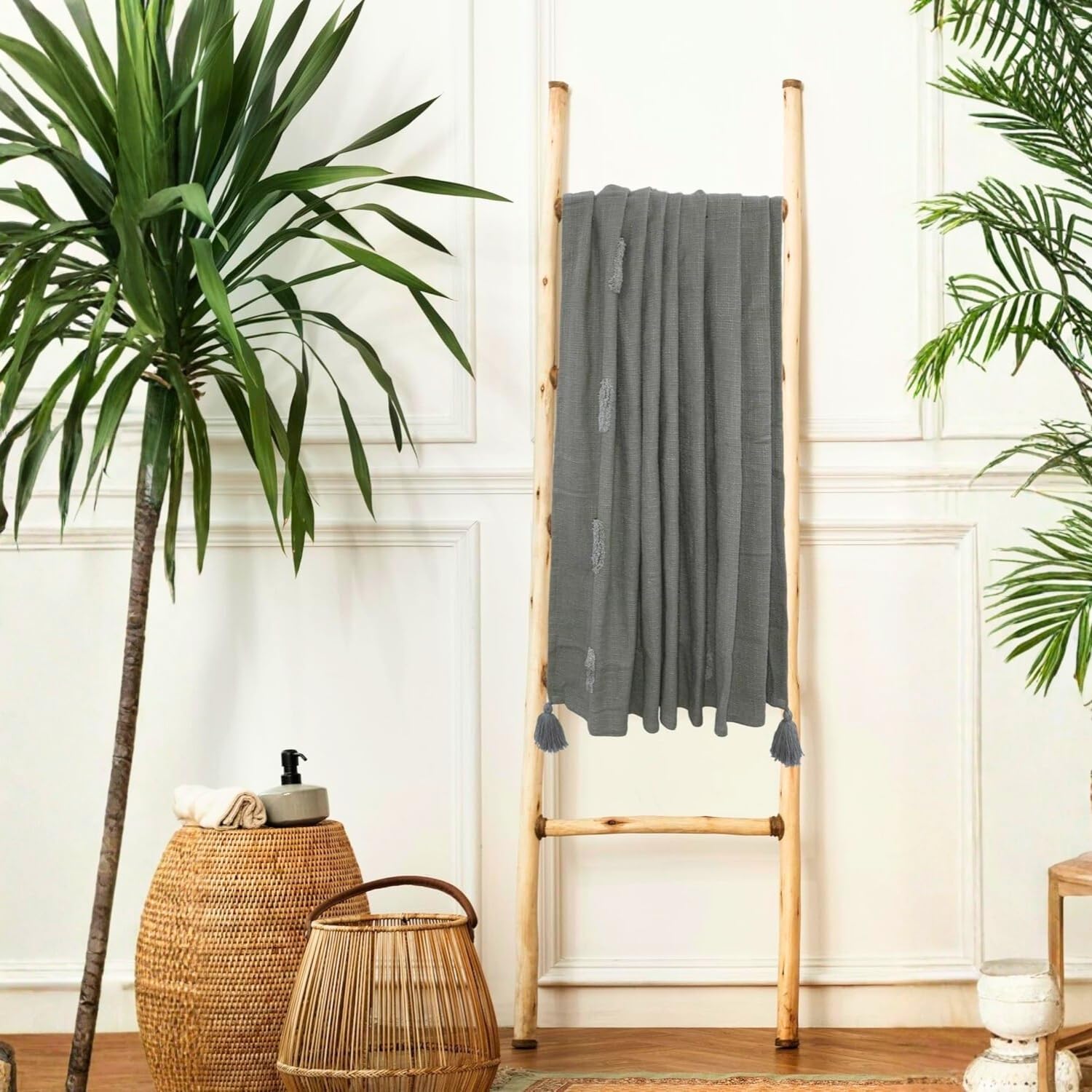 WEAVERS HUT Tufted Cotton Throw Blanket for Sofa & Bed | Handwoven Grey Decorative Throw with Tassels | Soft Couch Throw for 3 Seater, Living Room & Bedroom 125x150 cm Kafalo