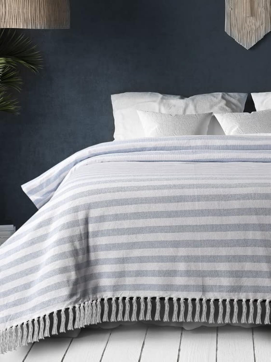 SASHAA WORLD Striped Throw - Super Soft & Breathable | Bed Cover for Living Room & Bedroom | Blue & White Throw | 170 x 200 Cm Kafalo
