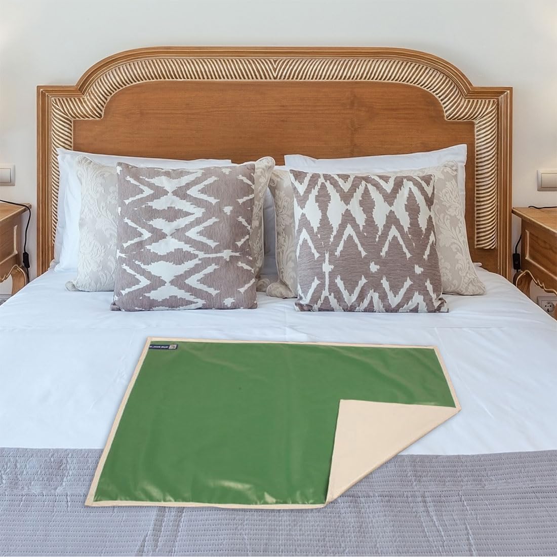 ROMA PUF Oil and Waterproof Reversible Bed Server Food Mat with Laminated 4 Layer Protection | Bed Food Protector/Bed Sheet Protector | 36x26 in (White & Green) Kafalo