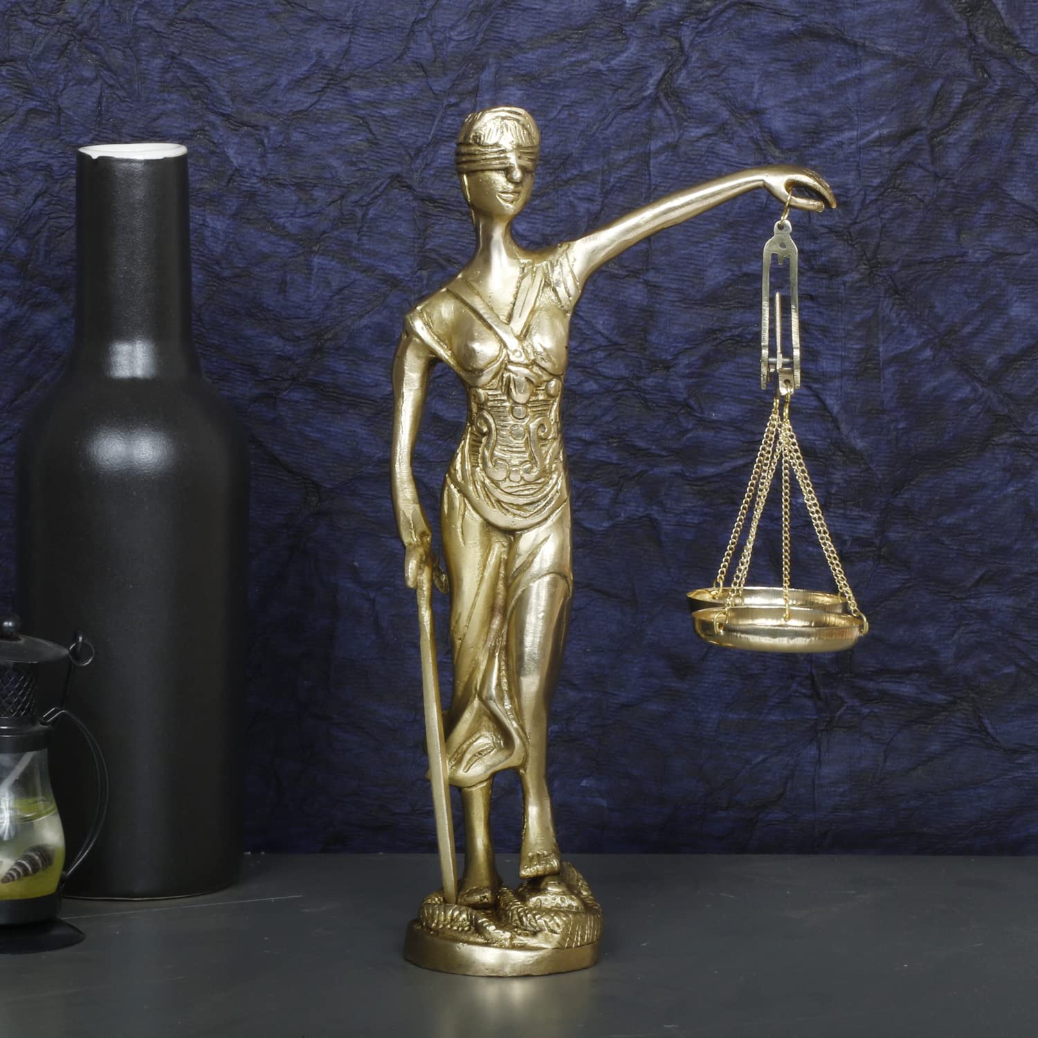 ARTVARKO Brass Andha Kanoon Statue Blind Folded Justice Lady Murti Sculpture Blindfolded Figurine Handicraft Insaf Ka Tarazu Showpiece Murti Office Home Décor (9.5 Inch Gold)