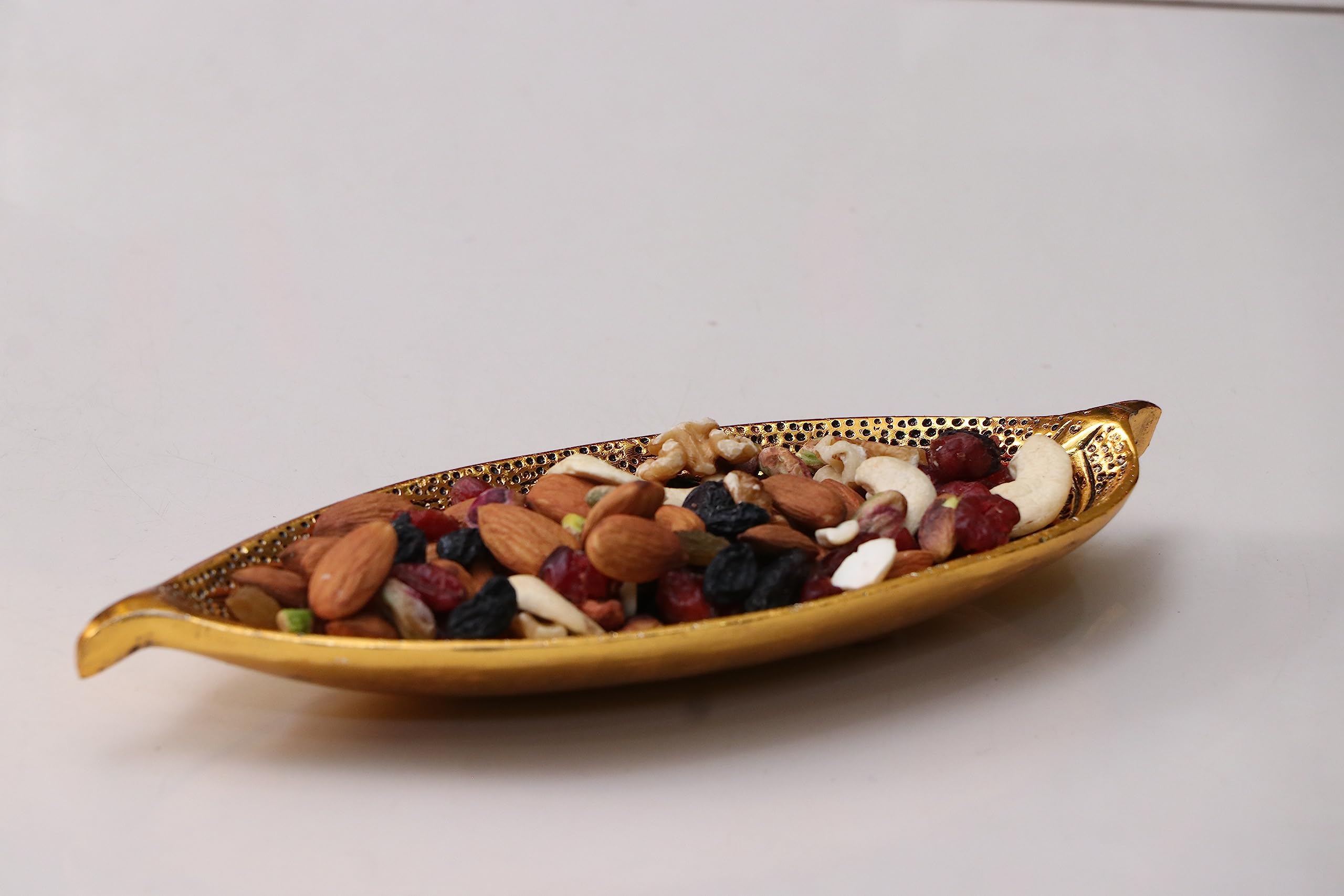 KridayKraft Hand Crafted Metal Leaf Shape Tray with Collectible Art Perfect for Home Centre Table Serving Dry Fruits (Golden, Pack of 1)