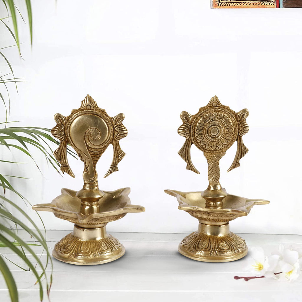 Artvarko Brass Shankha Chakra Villaku Shankh and Chakra Traditional Oil Lamp 6.5 Inch