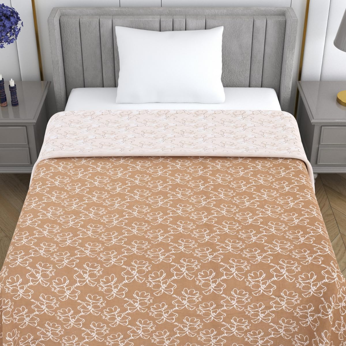 Mafatlal Sparsh Single Bed Cotton Dohar, 150 GSM Pure Cotton Malmal, Reversible AC Blanket Single, Soft Breathable Lightweight Cotton Blanket, 58 x 88 Inch, Pastel Sage Green & White Kafalo