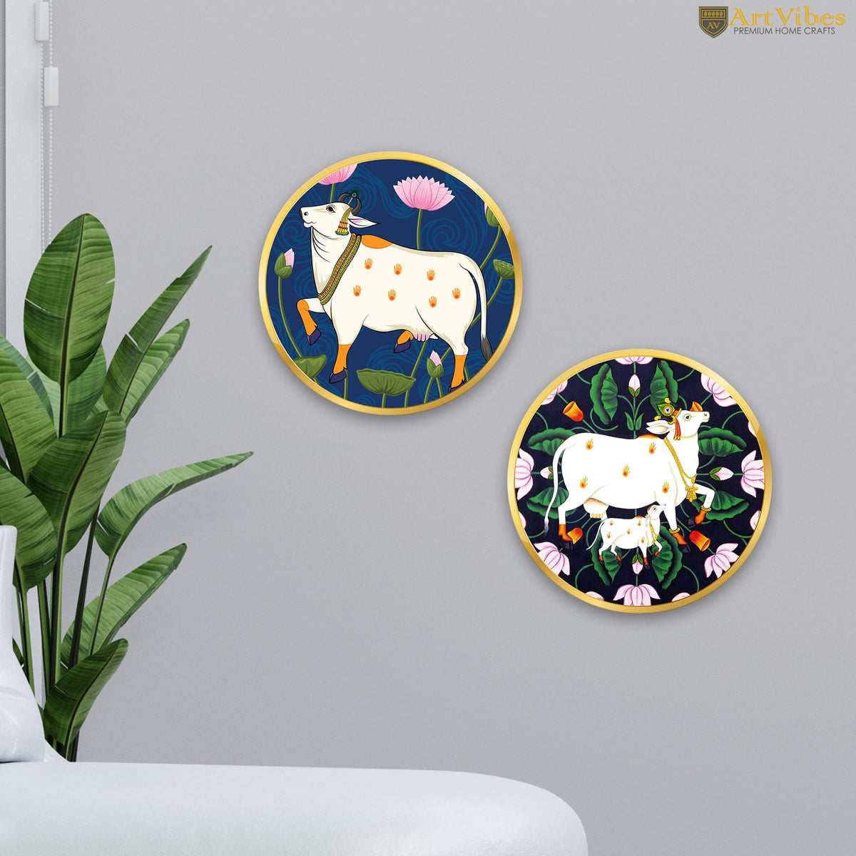 Artvibes Cow Round Shape Round Shape MDF Wooden Wall Art for Home Decoration | Spiritual Decor Items | Wall Art Paintings | Wall Illustrations| Stylish Modern Artwork | Gift (WH_8804NN), Set of 2